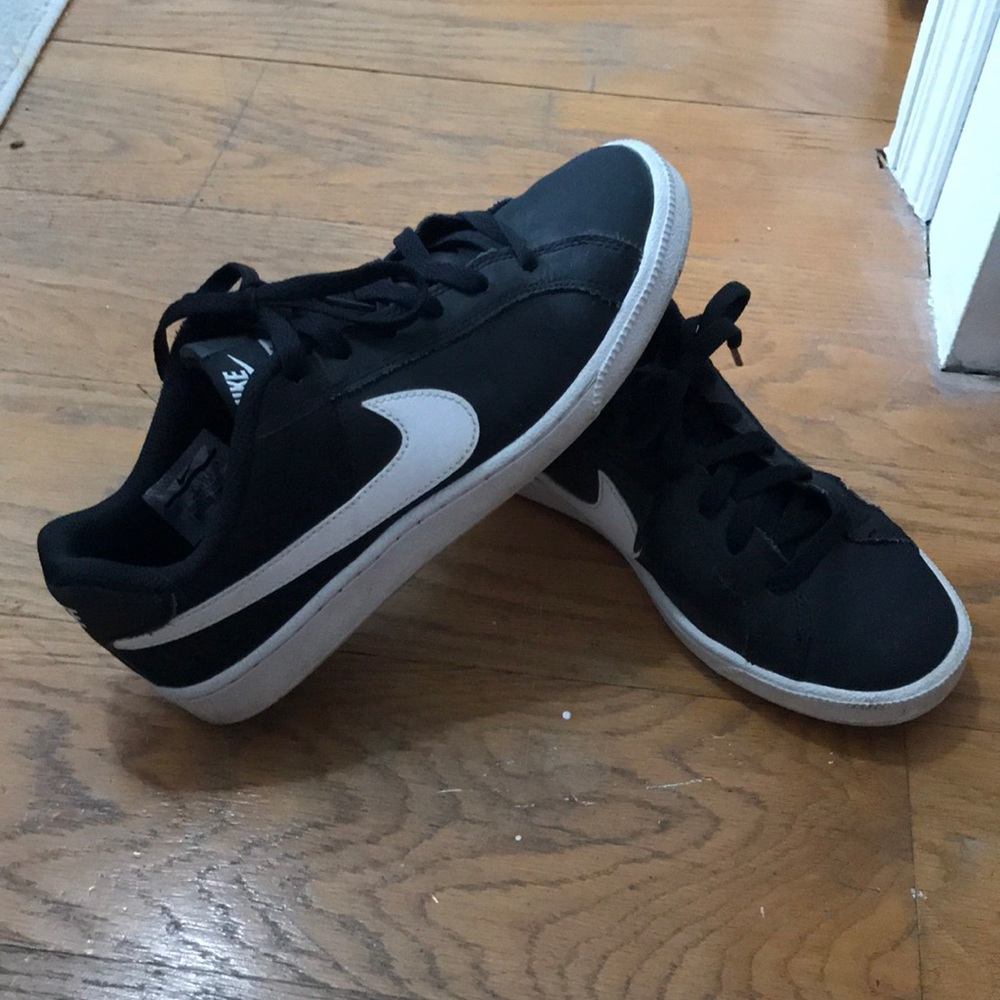 NIKE Court Royals